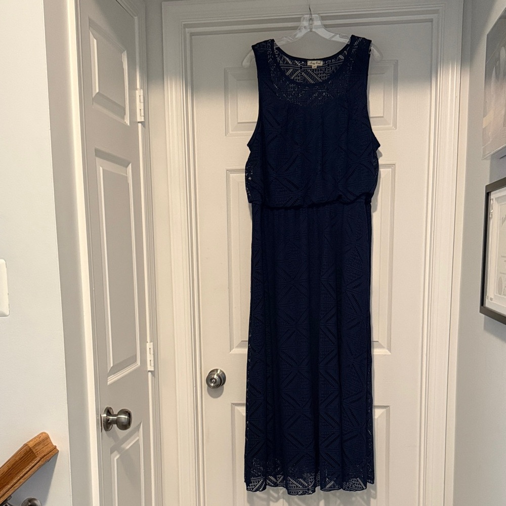 Sleeveless Navy Lace Maxi Dress